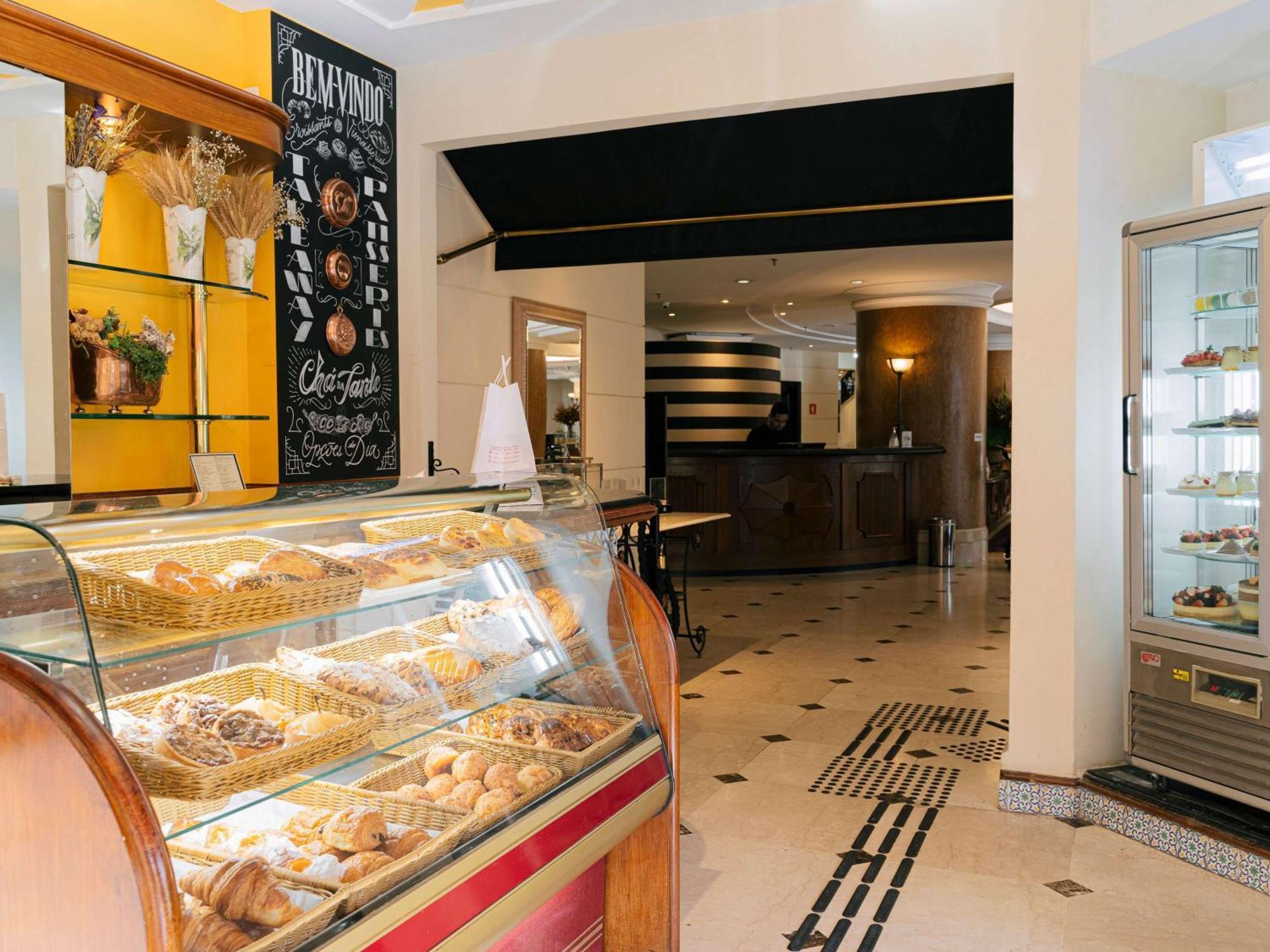 Grand Mercure Sao Paulo Ibirapuera Εξωτερικό φωτογραφία The interior of a typical café