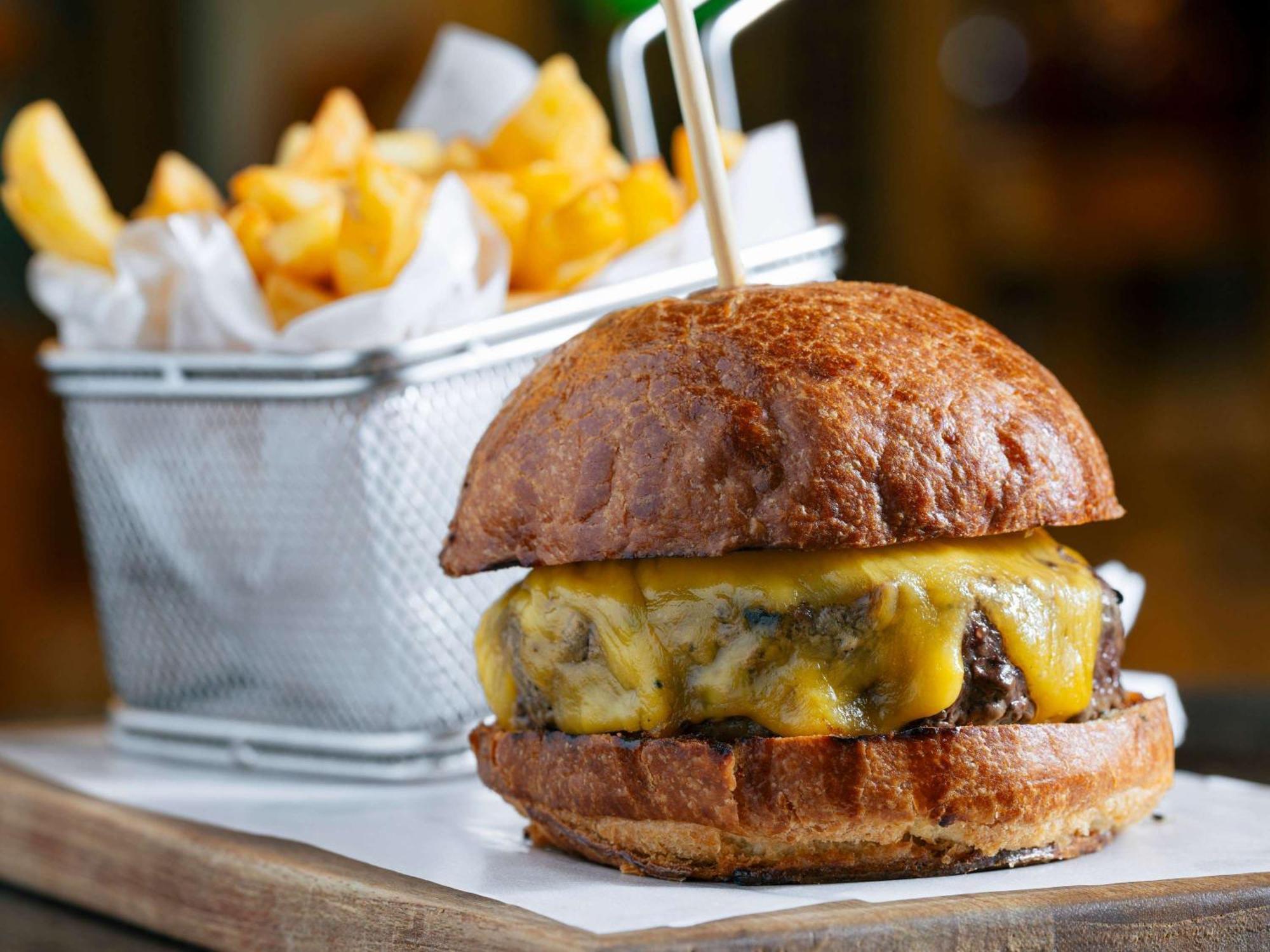 Grand Mercure Sao Paulo Ibirapuera Εξωτερικό φωτογραφία A cheeseburger